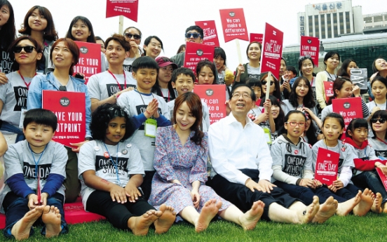Seoul mayor joins shoe donation campaign