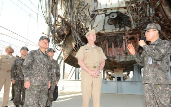 U.S. navy chief visits Korea
