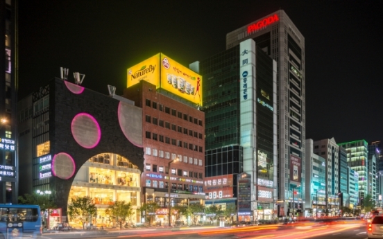 Global retailers test out Seoul shopping streets