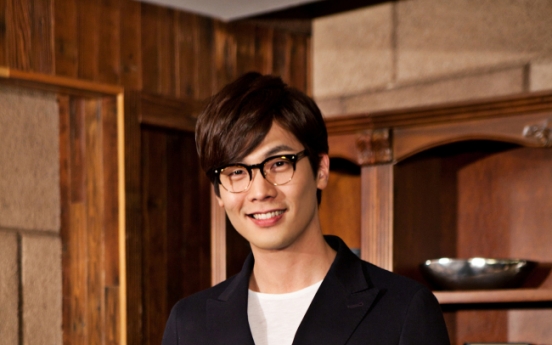 Choi Daniel hates travelling, loves glasses