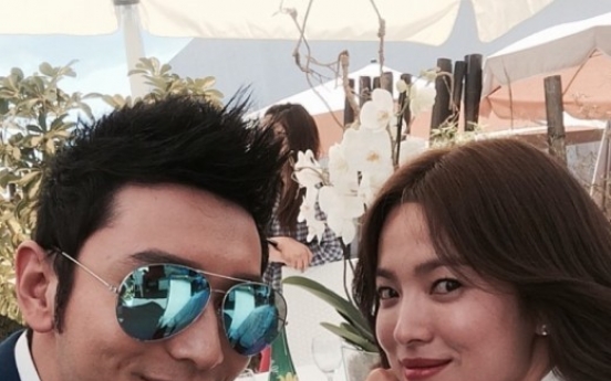 Huang Xiaoming reveals intimate selfies with Song Hye-kyo