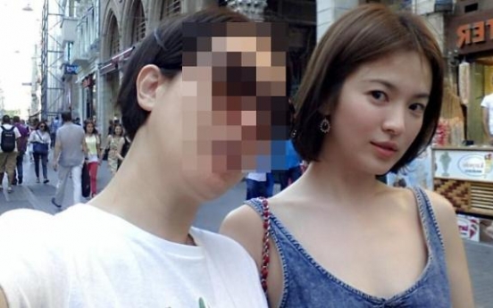 Actress Song Hye-kyo spotted traveling in Turkey