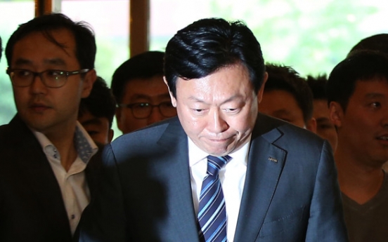Lotte chairman strives to soothe citizens over feud