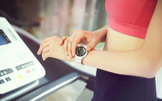 Samsung unveils smartwatch with rotating bezel
