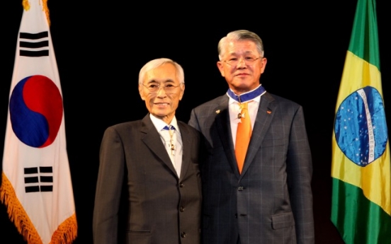 [Photo News] SKC chairman receives high honor from Brazil
