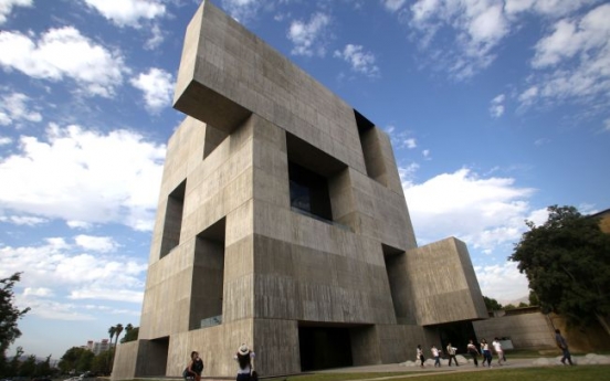 Chilean architect Alejandro Aravena wins Pritzker Prize 