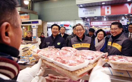[Photo News] Visit to traditional market