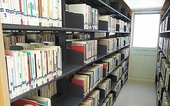 Fewer university students use libraries