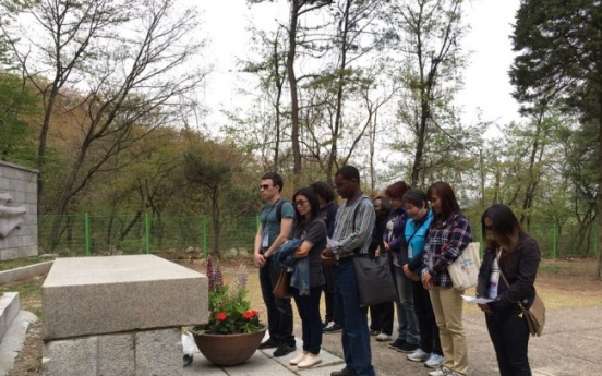 Foreign students learn about spirit of April Revolution