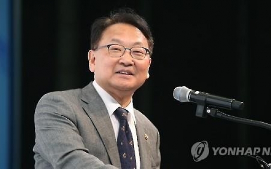 Korea to pursue rapid restructuring, safeguard jobs