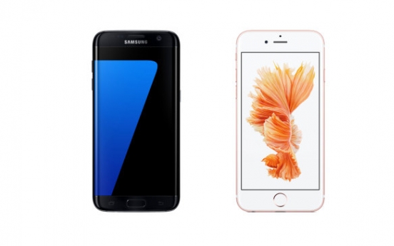 Samsung far outpaces Apple in smartphone shipments