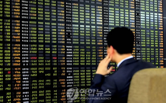 Korean stocks, currency fall on possibility of US rate hike