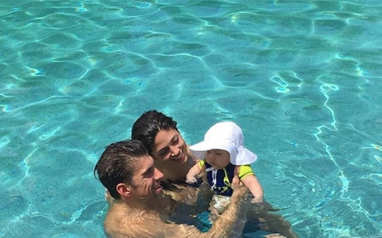 (사진) 펠프스 은퇴 다음 날, 아들과 함께 수영
