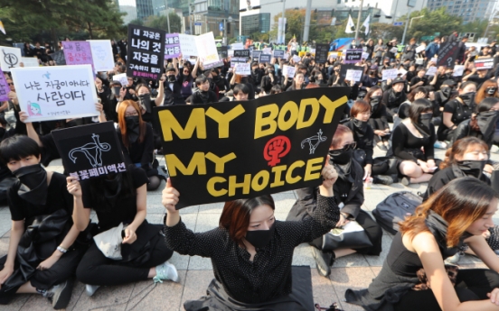 [From the scene] Hundreds take to streets against tougher punishment for abortion