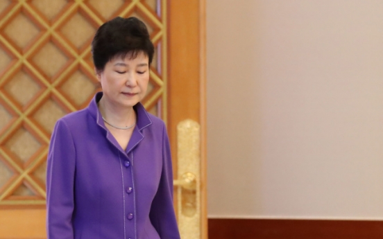 Park calls for sweeping reshuffle of presidential staff