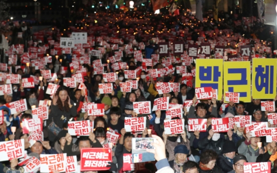 [From the scene] Angry protesters demand Park step down