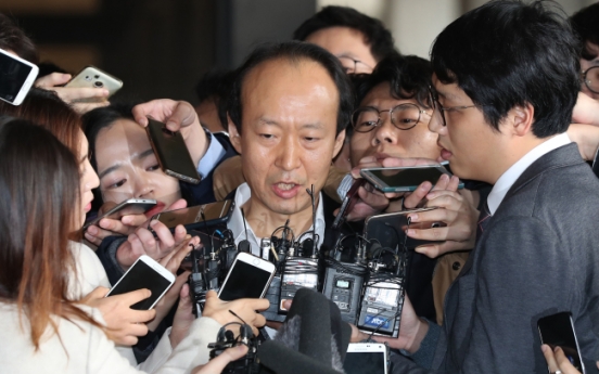 2 ex-aides questioned as probe zeroes in on Park