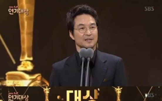 Han Suk-kyu nabs top actor award