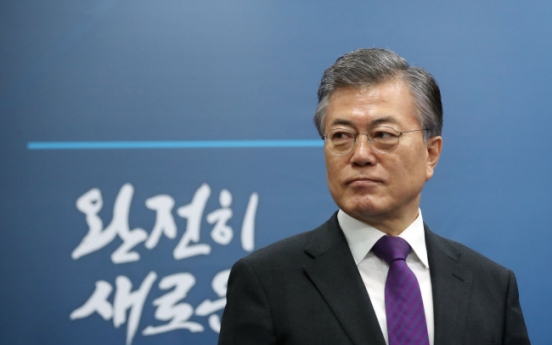 Moon continues to lead opinion poll ahead of impeachment ruling