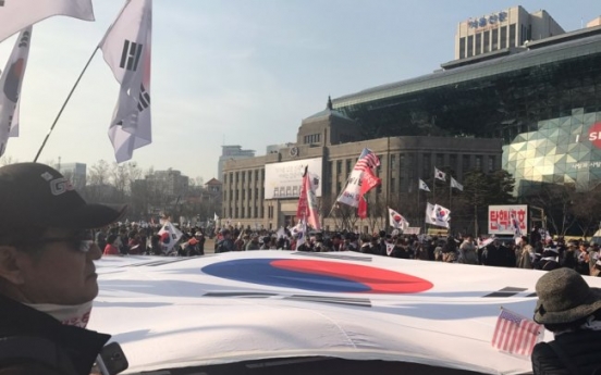 [Photo News] Park supporters march in protest against ruling