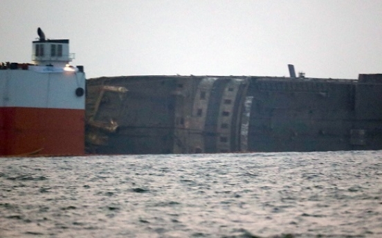 Sunken Sewol ferry fully emerges from water
