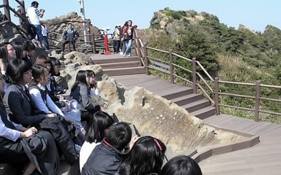 Return of school trips gives Jeju relief from drop in Chinese tourists