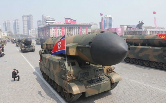 북한 열병식 중 ‘시선강탈’ 스쿼트