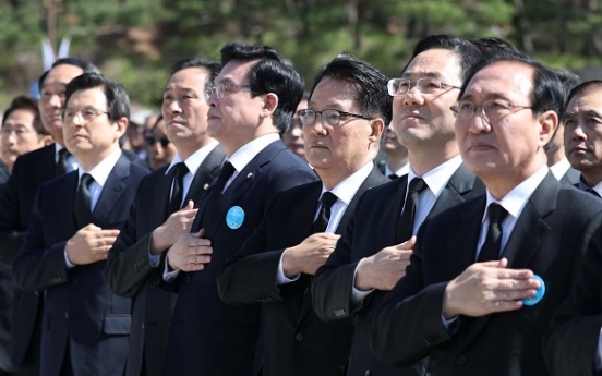 Hwang calls for national unity amid NK threats