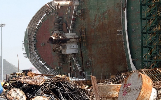 Search underway to find remains of missing people inside Sewol ferry