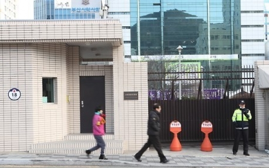 Japan's consulate meets Busan ward chief over 'comfort women' statue