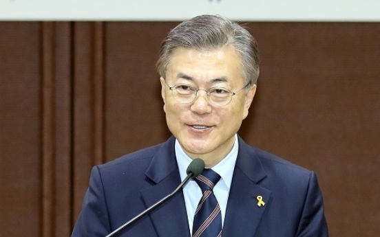 Presidential front-runner Moon widens gap with runner-up: poll