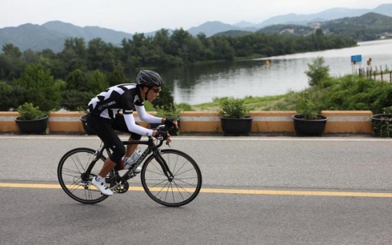 [Weekender] South Koreans try blissful bike routes
