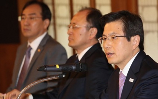 Hwang reaffirms support for firms tapping into overseas markets