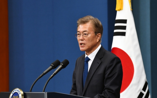 President Moon accepts top prosecutor's resignation