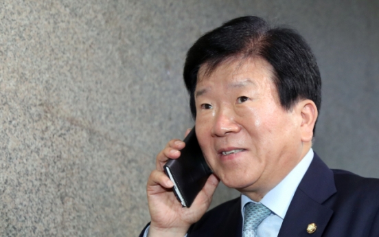 Moon taps senior lawmaker as envoy for Beijing forum