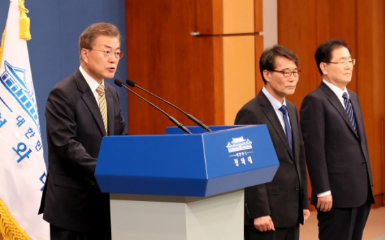 Moon puts chaebol reform, income growth top on economic agenda