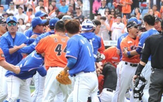 Baseball league to review bench-clearing brawl