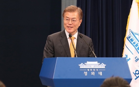 Moon’s approval rating tops 80% for 1st week in office