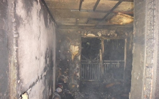속눈썹 화장하려다 아파트 태워…한밤중 주민 대피