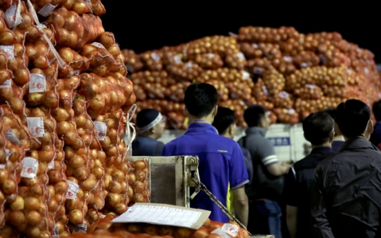 [Photo News] Onion prices surge over 50%
