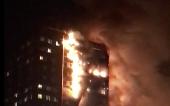 [Live] Firefighters battling massive blaze in London high-rise