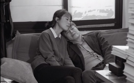 [Herald Review] Hong Sang-soo pokes fun at love affair in ‘Day After’