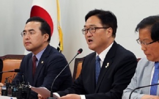 Moon delays appointment of new ministers to get opposition support