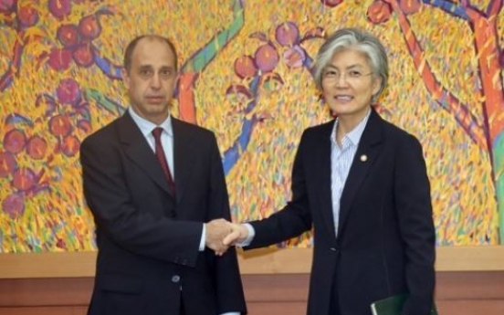 FM meets with special rapporteur to discuss human rights in N. Korea