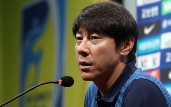 Korea football coach aims to beef up defense for World Cup qualifiers
