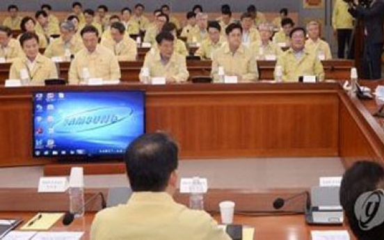 Korea to pursue engaging, denuclearizing N. Korea simultaneously: Moon