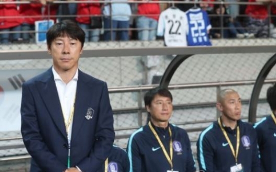 Korea football coach vows to return home with World Cup ticket