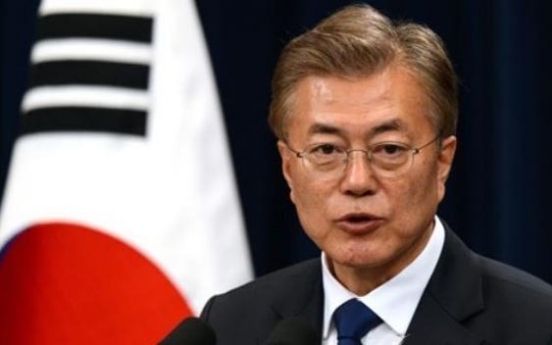 Moon's approval rating slides below 80% amid N. Korea dilemma