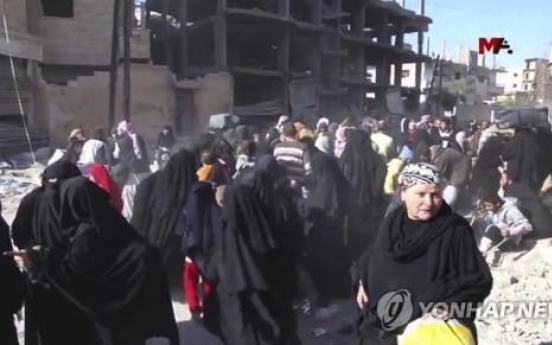 3,000 civilians flee Syria's Raqa under deal: militia spokesman