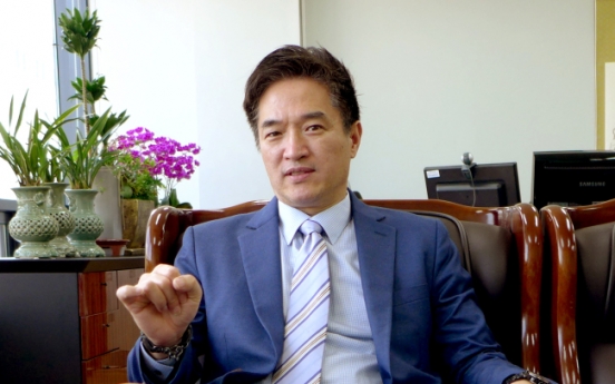 [Herald Interview] Peering into Korean society with sociological imagination